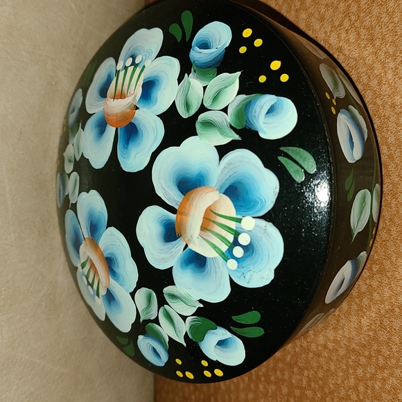 Round floral jewelry box - Picture 2 of 13